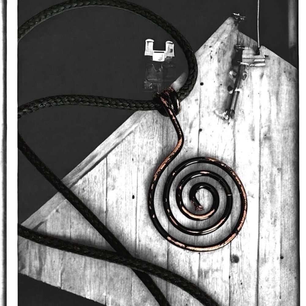 5 For $25💫Alternative Black Wire Swirl Pendant Necklace